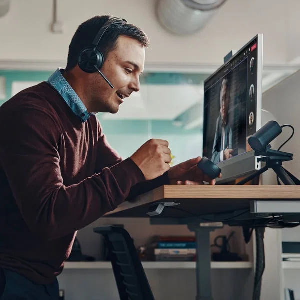 HP Voyager Focus 2-M trådlösa on-ear hörlurar CB8R2AA